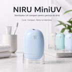Sterilizator UV compact pentru periuța de dinți NIRU MiniUV, albastru, prezentat pe blat de baie.
