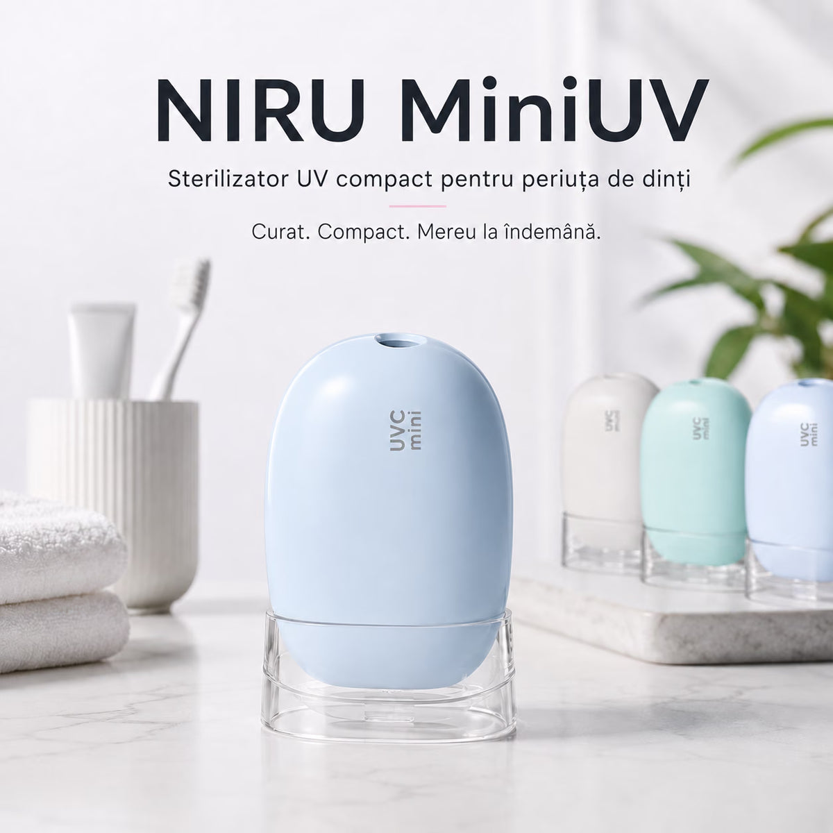 Sterilizator UV compact pentru periuța de dinți NIRU MiniUV, albastru, prezentat pe blat de baie.