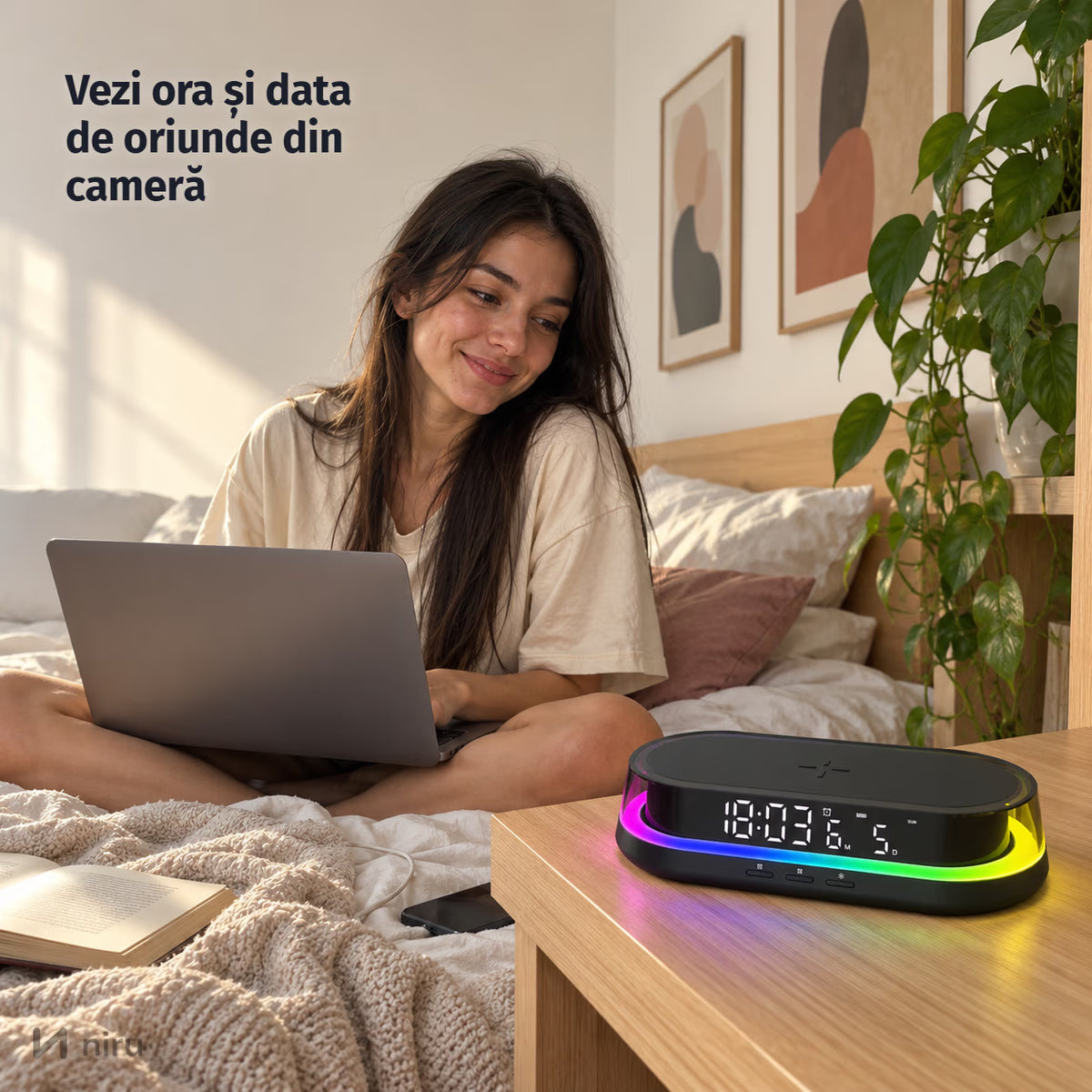 Ceas cu încărcător wireless NIRU LumoNeon: vezi ora și data de oriunde din cameră