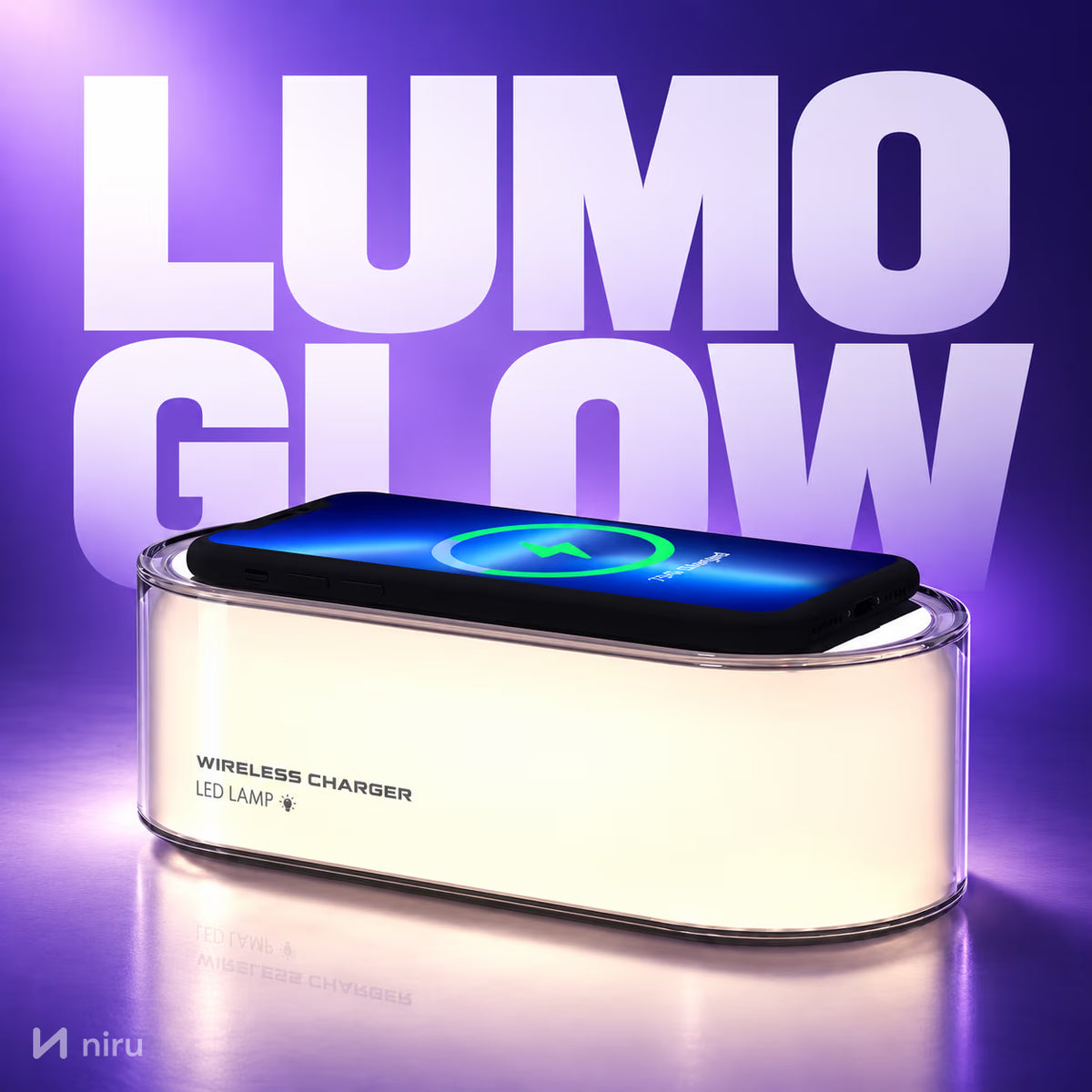 Lampă de veghe cu încărcător wireless NIRU LumoGlow în studio, cu numele LUMOGLOW scris mare în spate